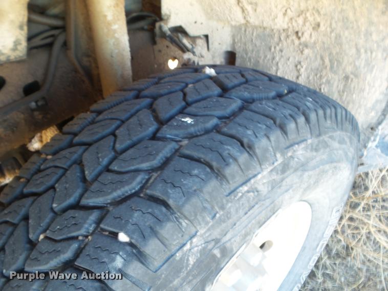 image for item DA7578 2002 Ford F250 Super Duty Crew Cab flatbed pickup truck