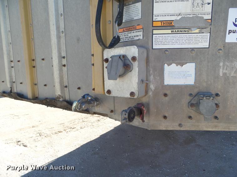 image for item DA7582 2009 Merritt livestock trailer