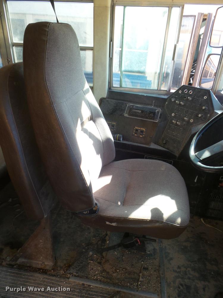 image for item DA7594 1997 International 3800 school bus