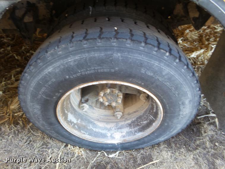 image for item DA7594 1997 International 3800 school bus