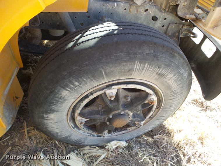 image for item DA7594 1997 International 3800 school bus