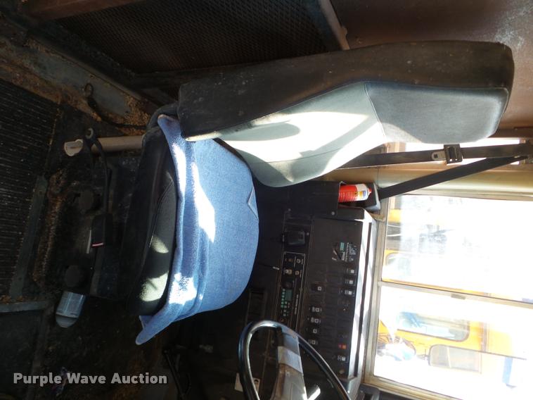 image for item DA7595 1996 International 3800 school bus