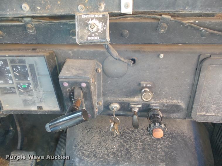 image for item DA7595 1996 International 3800 school bus