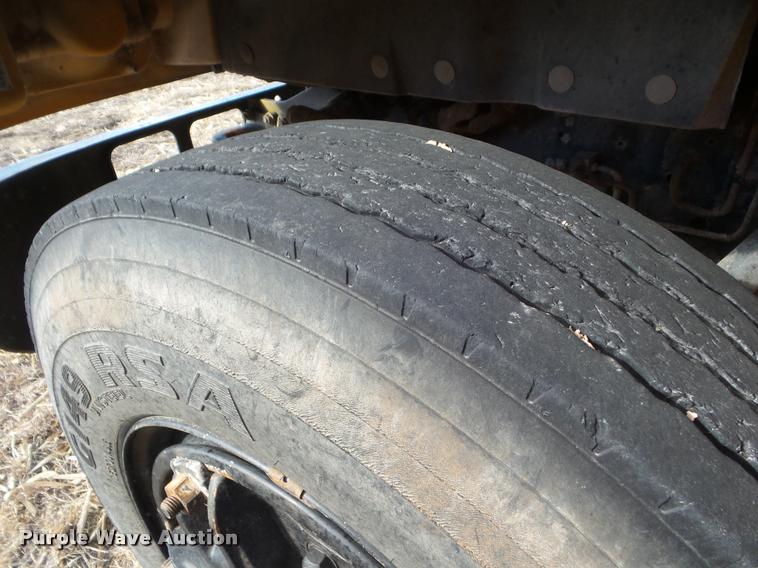 image for item DA7595 1996 International 3800 school bus