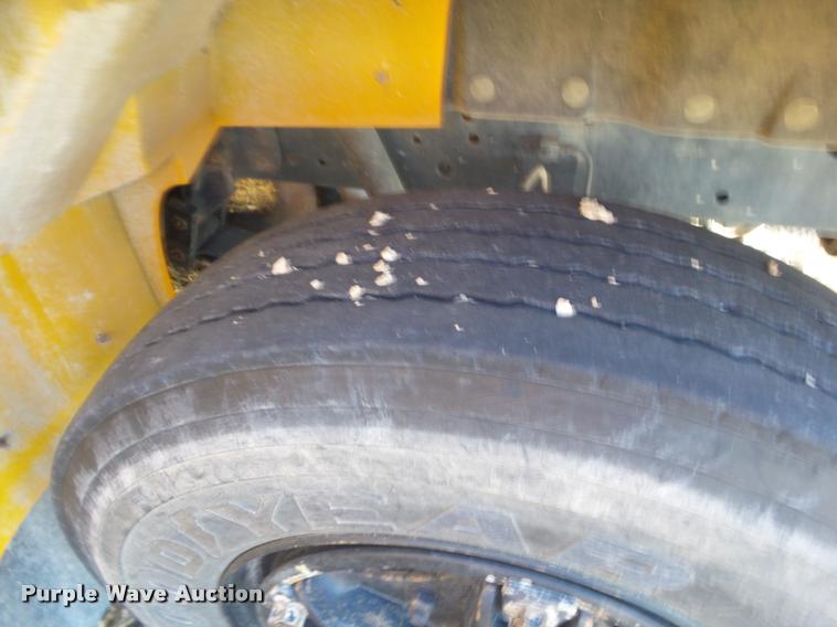 image for item DA7595 1996 International 3800 school bus