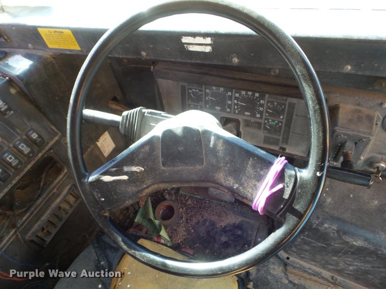 image for item DA7596 1996 International 3800 school bus