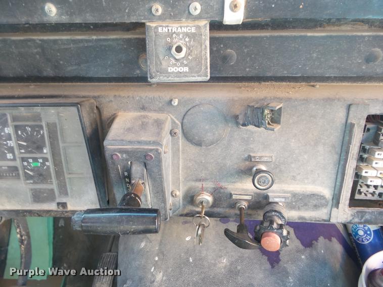 image for item DA7596 1996 International 3800 school bus