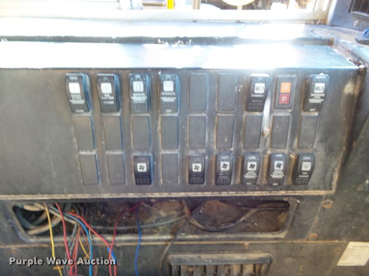 image for item DA7596 1996 International 3800 school bus