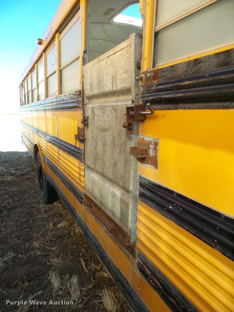 image for item DA7596 1996 International 3800 school bus