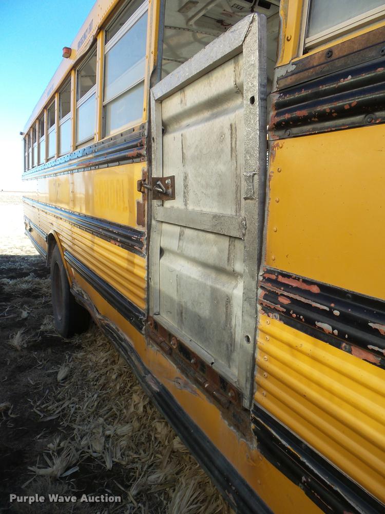 image for item DA7599 1996 International 3800 school bus