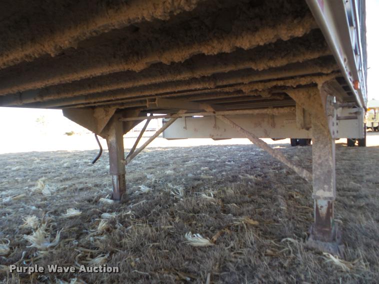 image for item DA7605 1997 Barrett 97L9884 livestock trailer