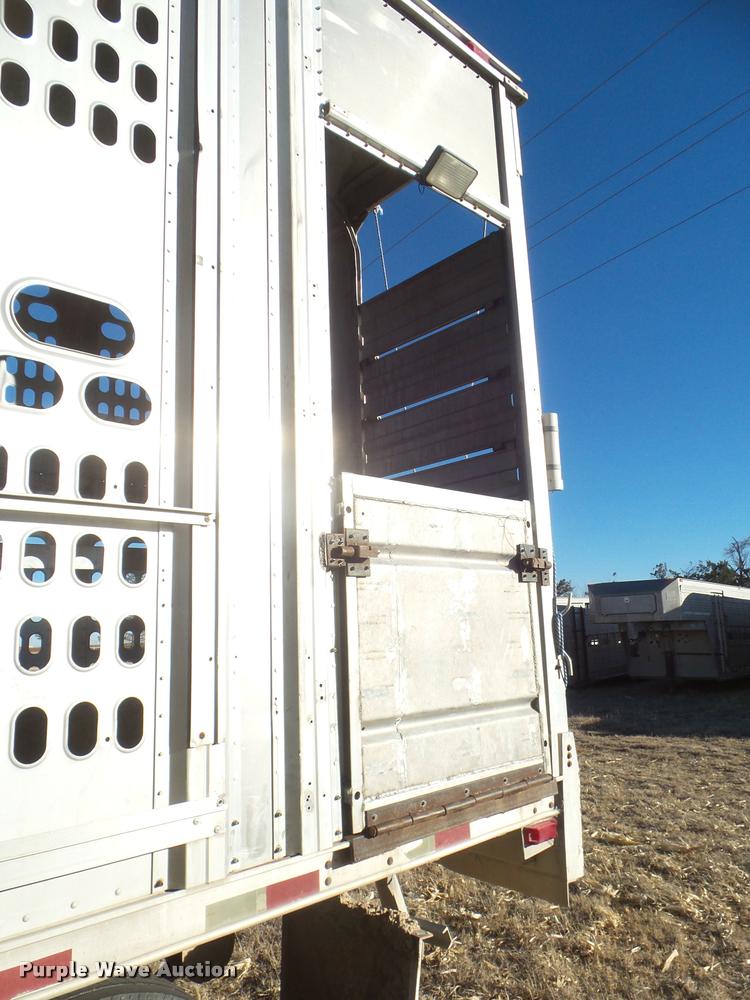 image for item DA7605 1997 Barrett 97L9884 livestock trailer