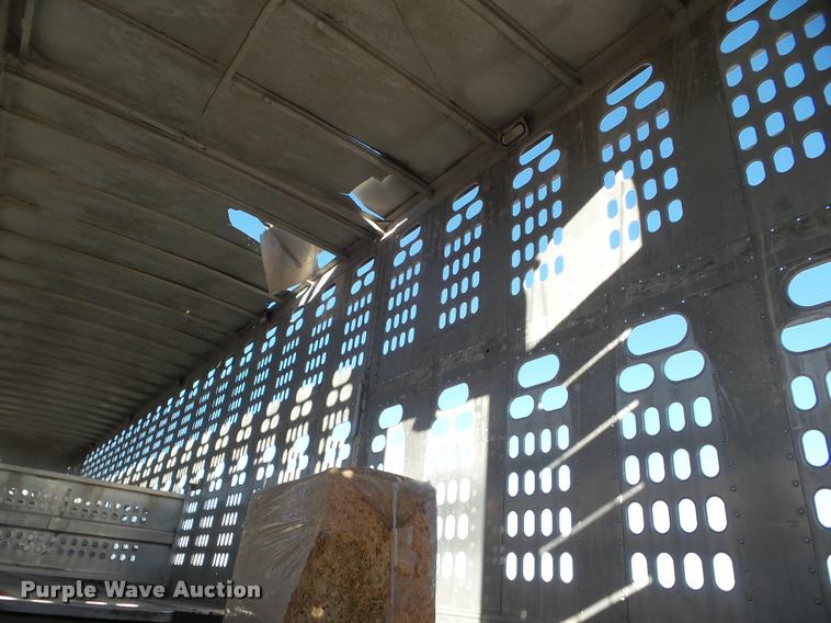 image for item DA7605 1997 Barrett 97L9884 livestock trailer