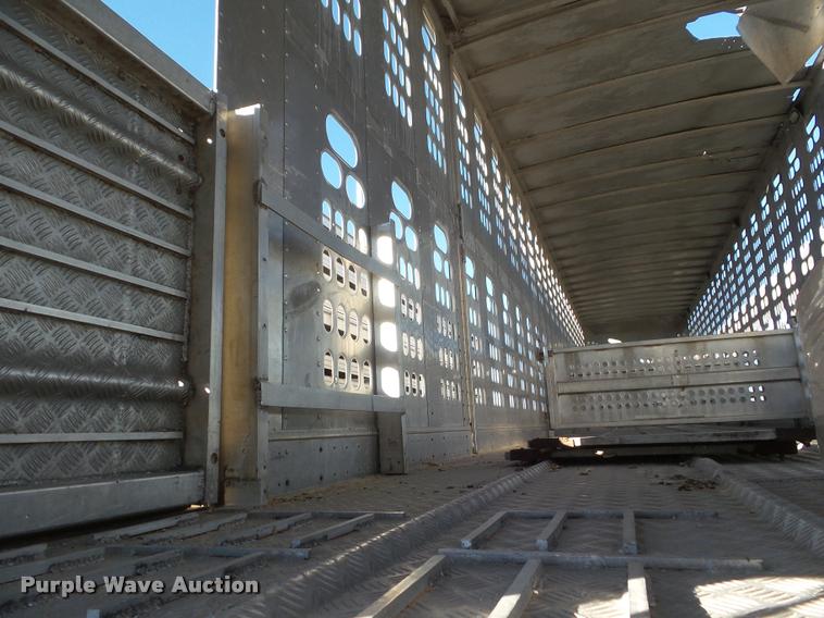 image for item DA7605 1997 Barrett 97L9884 livestock trailer