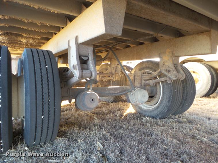 image for item DA7605 1997 Barrett 97L9884 livestock trailer