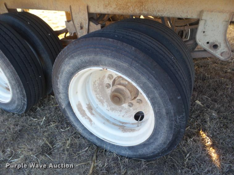 image for item DA7605 1997 Barrett 97L9884 livestock trailer