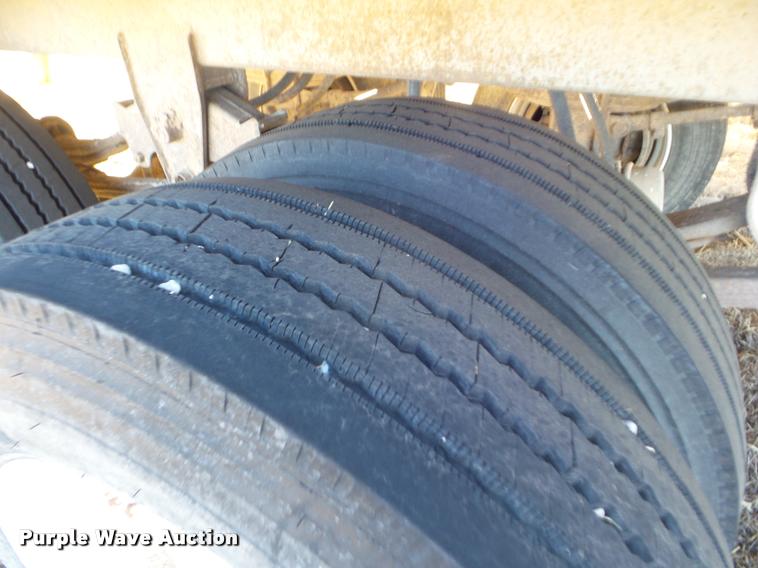 image for item DA7605 1997 Barrett 97L9884 livestock trailer