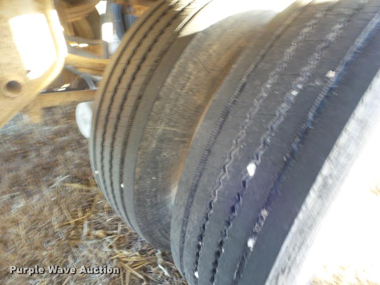 image for item DA7605 1997 Barrett 97L9884 livestock trailer