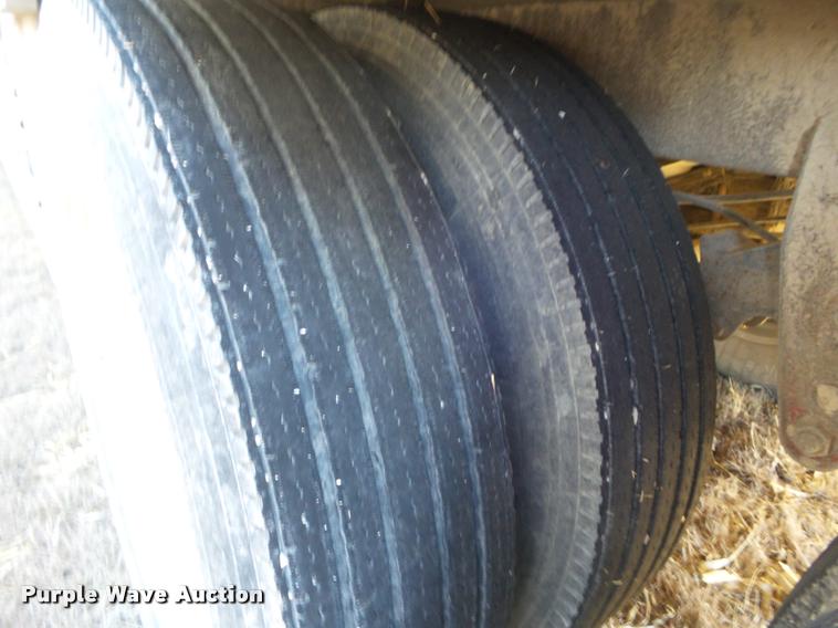 image for item DA7606 1992 Eby livestock trailer