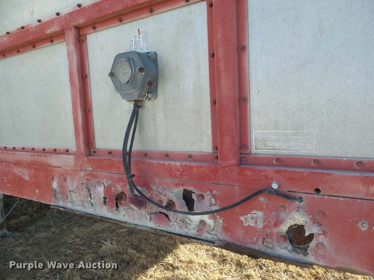 image for item DA7610 1976 Wilson livestock trailer