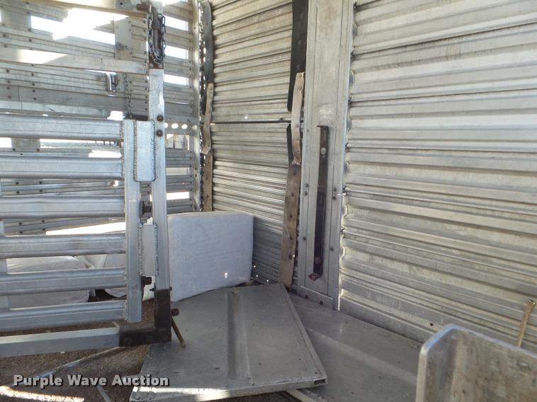 image for item DA7610 1976 Wilson livestock trailer