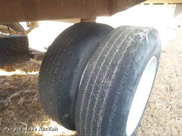 image for item DA7610 1976 Wilson livestock trailer