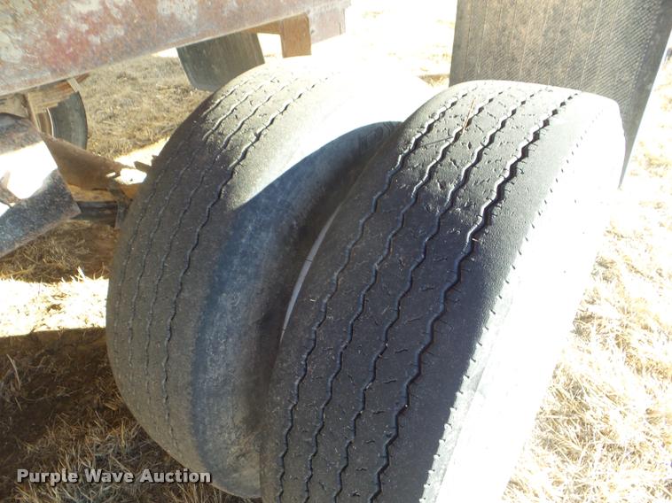 image for item DA7610 1976 Wilson livestock trailer