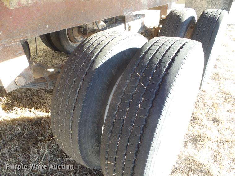 image for item DA7610 1976 Wilson livestock trailer