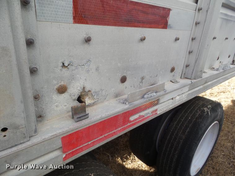 image for item DA7610 1976 Wilson livestock trailer