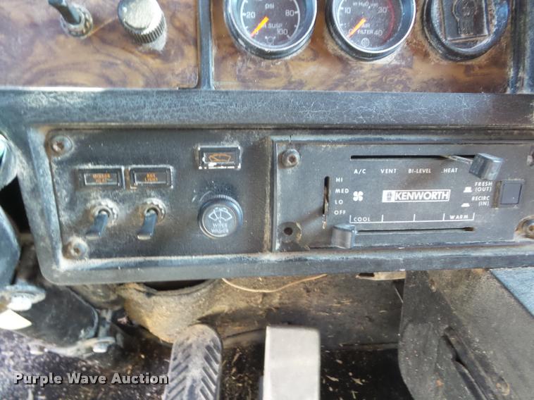 image for item DA7620 1996 Kenworth W900 semi truck
