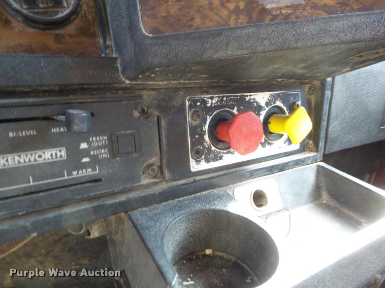 image for item DA7620 1996 Kenworth W900 semi truck