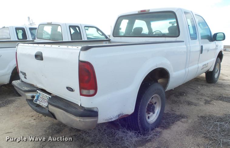 image for item DA7626 2004 Ford F250 Super Duty SuperCab pickup truck