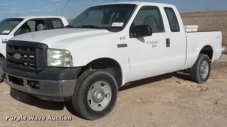 image for item DA7632 2006 Ford F250 Super Duty SuperCab pickup truck
