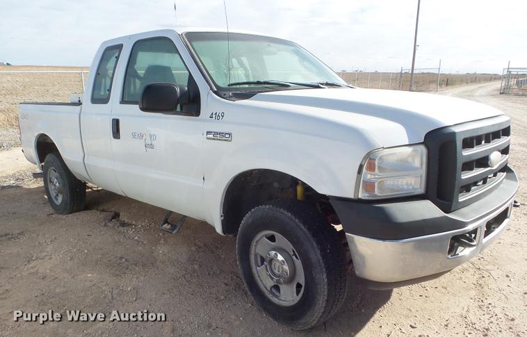 image for item DA7632 2006 Ford F250 Super Duty SuperCab pickup truck