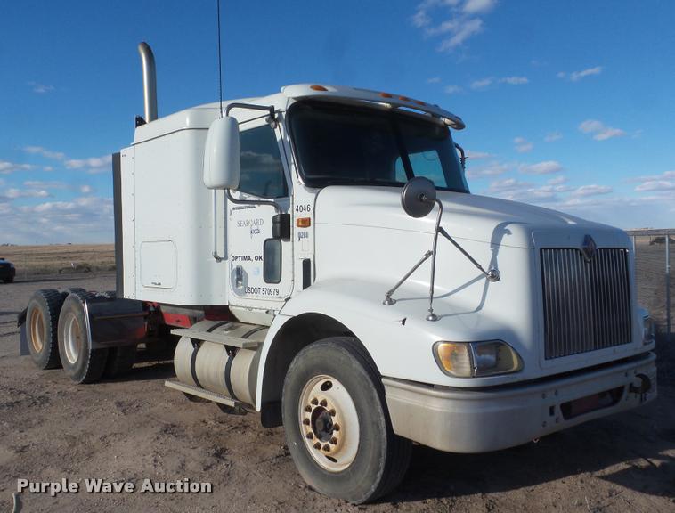 image for item DA7636 2002 International 9200i semi truck