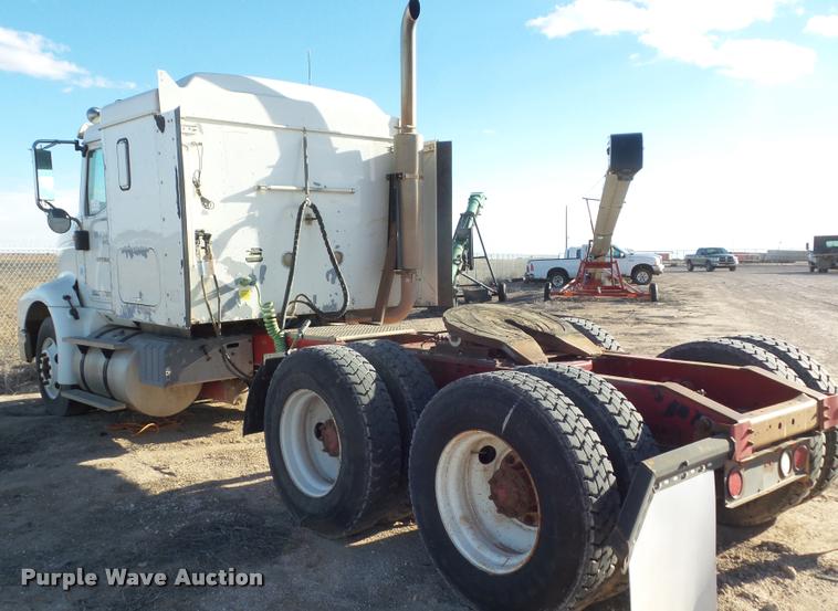 image for item DA7636 2002 International 9200i semi truck