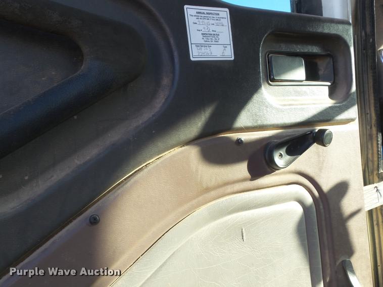 image for item DA7636 2002 International 9200i semi truck