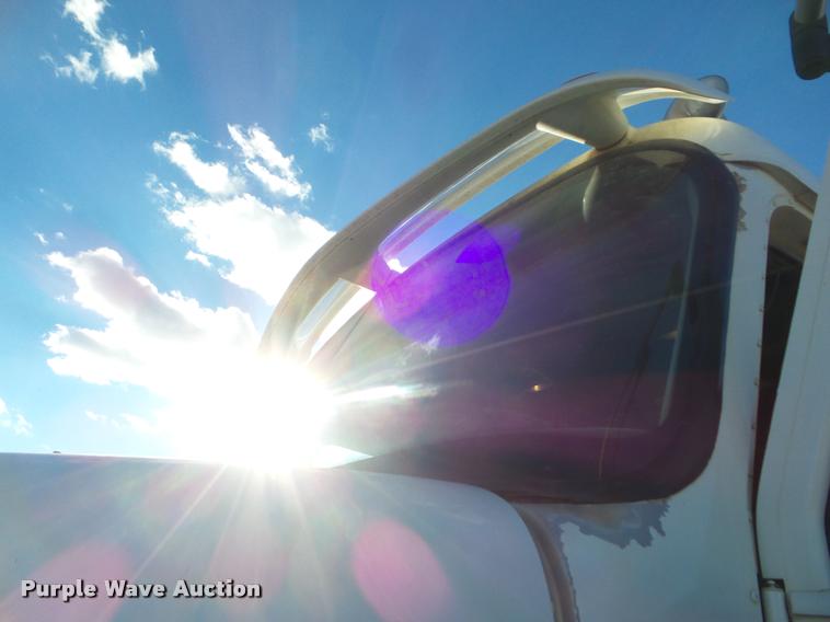 image for item DA7636 2002 International 9200i semi truck