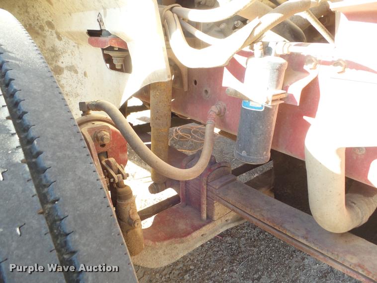 image for item DA7636 2002 International 9200i semi truck