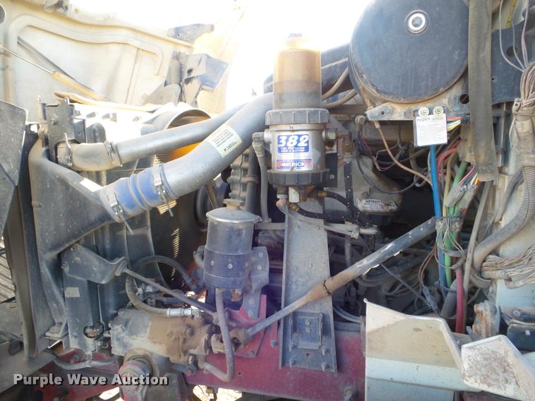 image for item DA7636 2002 International 9200i semi truck