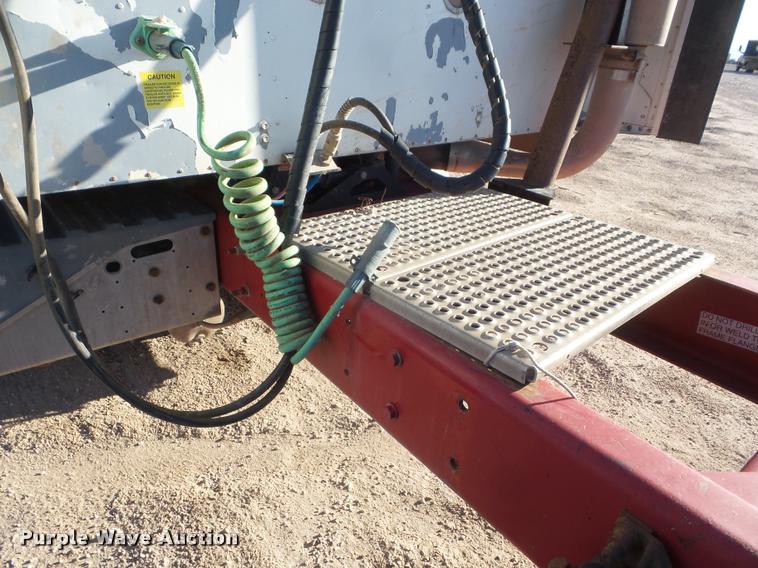 image for item DA7636 2002 International 9200i semi truck