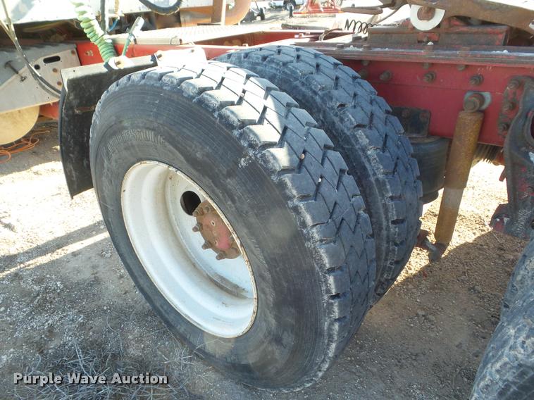 image for item DA7636 2002 International 9200i semi truck