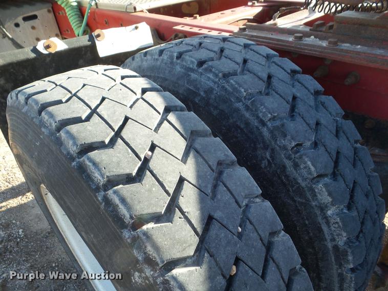 image for item DA7636 2002 International 9200i semi truck