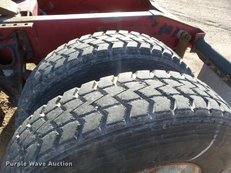 image for item DA7636 2002 International 9200i semi truck