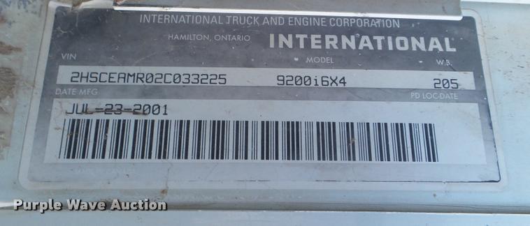 image for item DA7636 2002 International 9200i semi truck