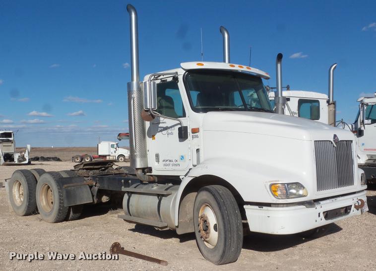 image for item DA7639 2004 International 9200i semi truck