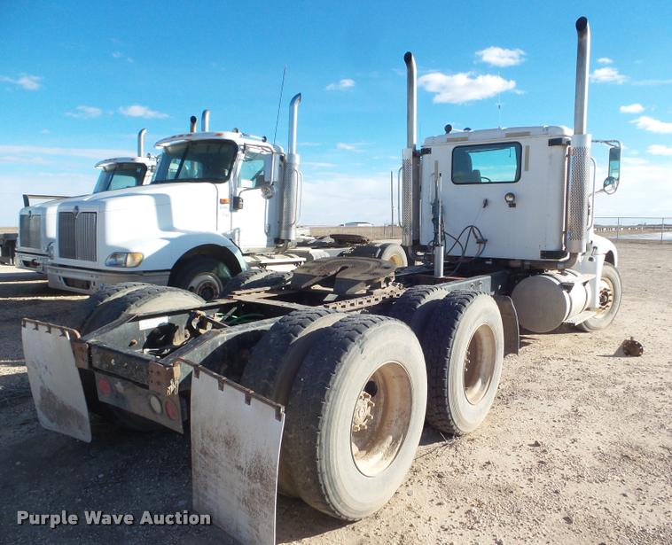 image for item DA7639 2004 International 9200i semi truck