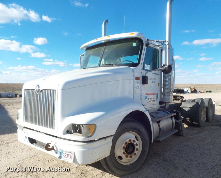 image for item DA7639 2004 International 9200i semi truck