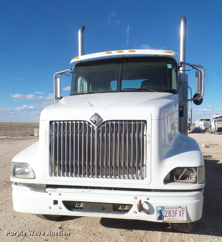 image for item DA7639 2004 International 9200i semi truck