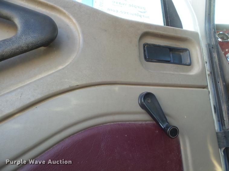 image for item DA7639 2004 International 9200i semi truck